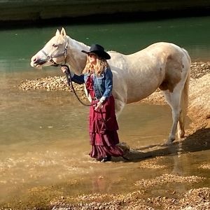 Meet your Posher, Christy